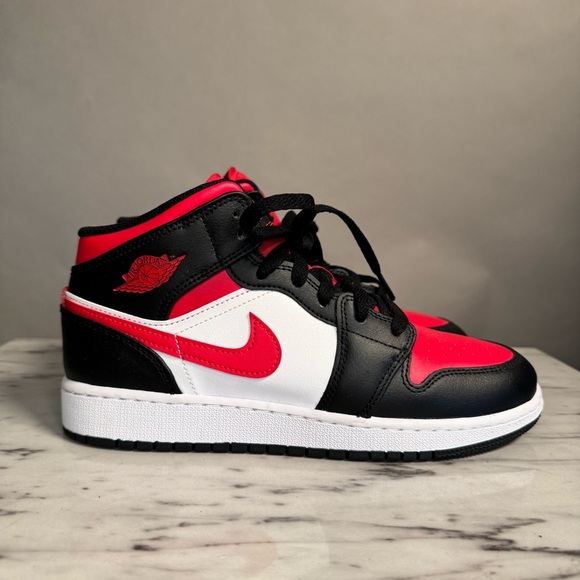NIKE • Air Jordan 1 Retro Mid Sneakers • Red Black White • Size 6.5Y Big Kids - Picture 13 of 16